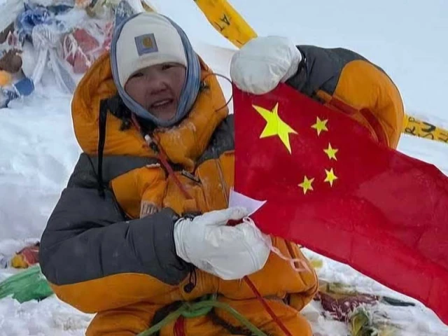 Chinese climber killed by rockfall while descending K2 Chinese climber killed by rockfall while descending K2